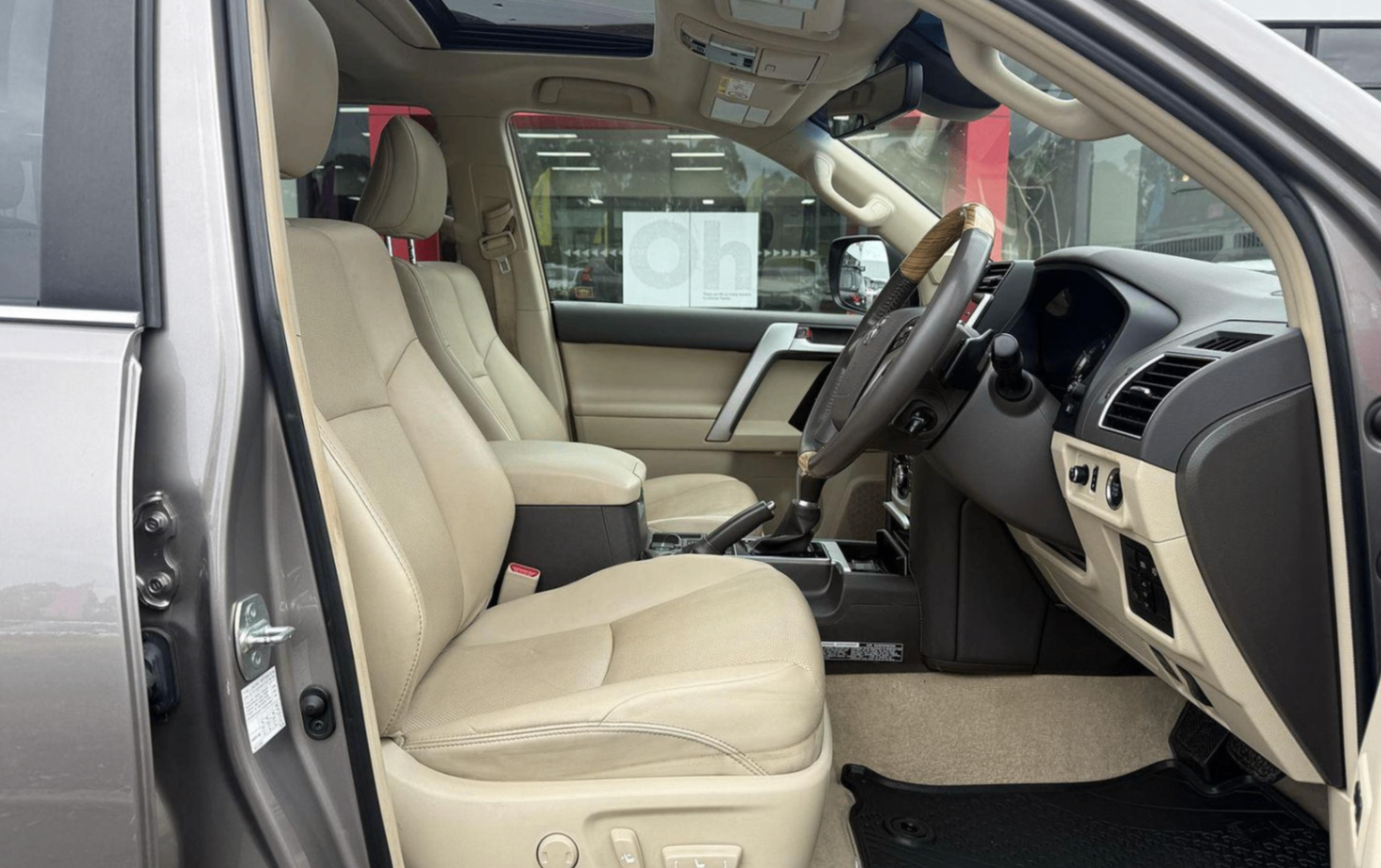 LandCruiser Prado Kakadu 2.8DT 4x4 photo 22 of 29