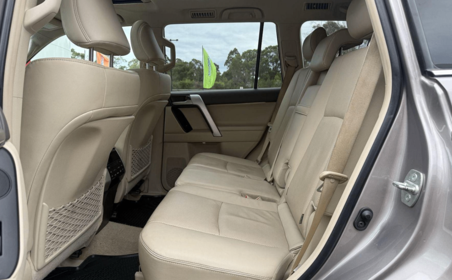 LandCruiser Prado Kakadu 2.8DT 4x4 photo 16 of 29