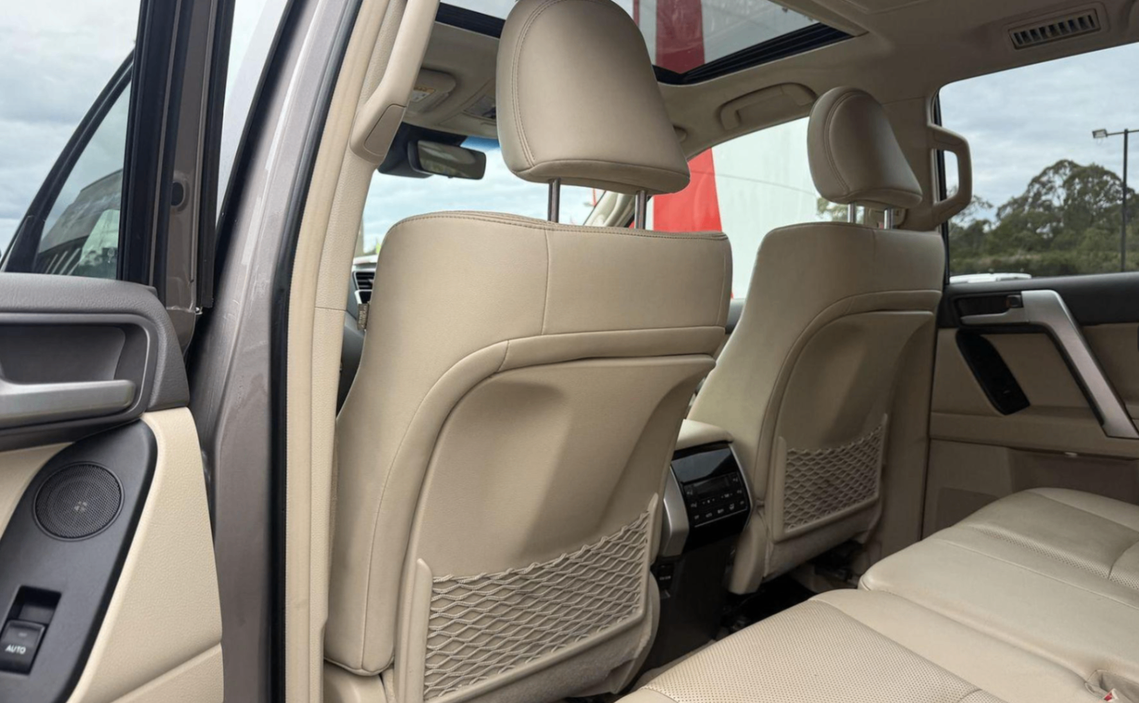 LandCruiser Prado Kakadu 2.8DT 4x4 photo 15 of 29