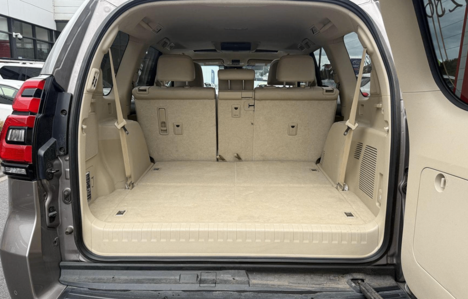 LandCruiser Prado Kakadu 2.8DT 4x4 photo 13 of 29