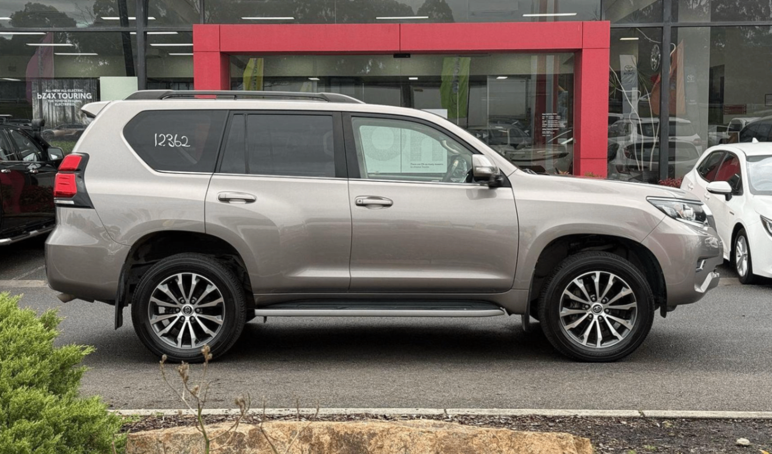 LandCruiser Prado Kakadu 2.8DT 4x4 photo 8 of 29
