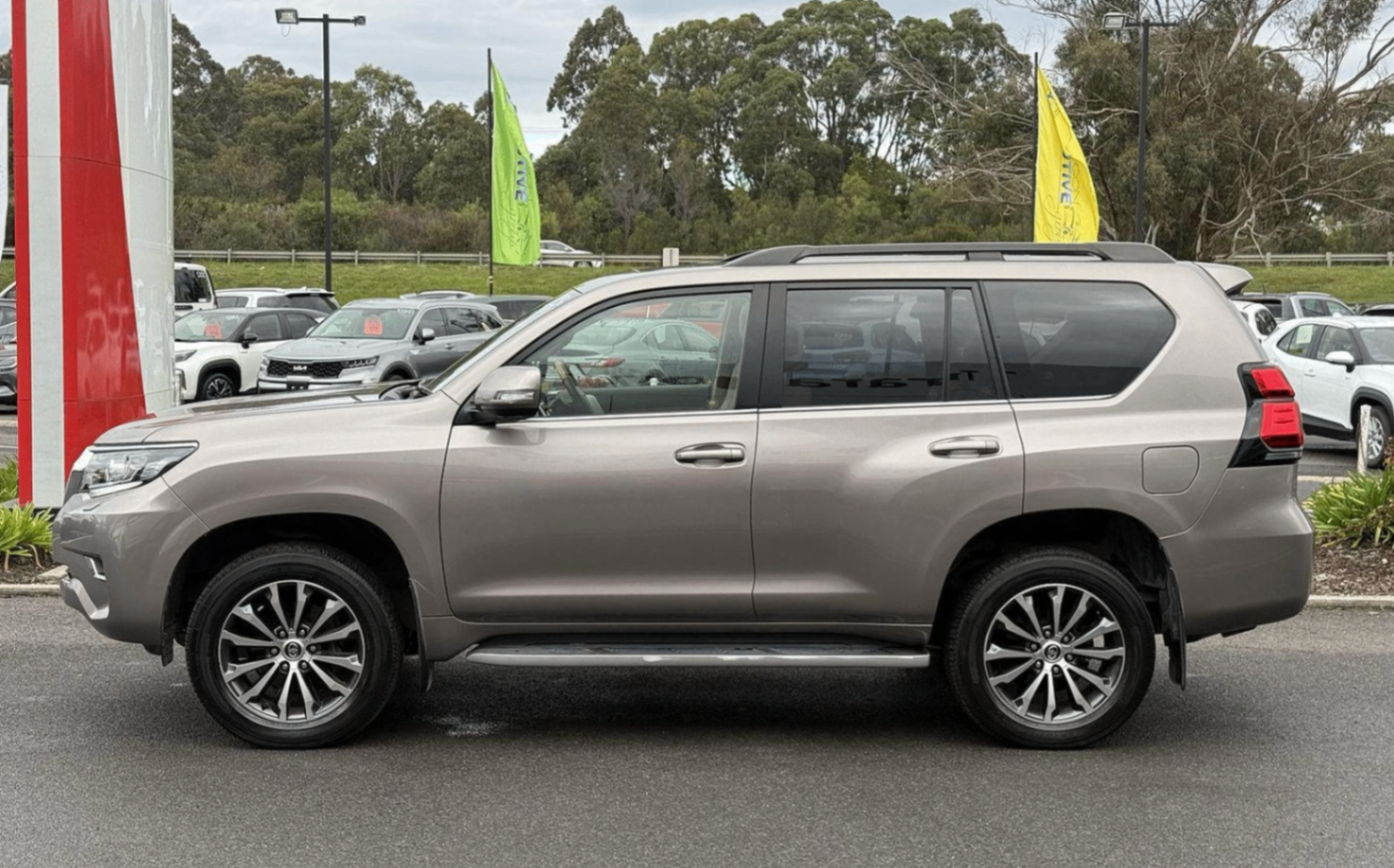 LandCruiser Prado Kakadu 2.8DT 4x4 photo 4 of 29