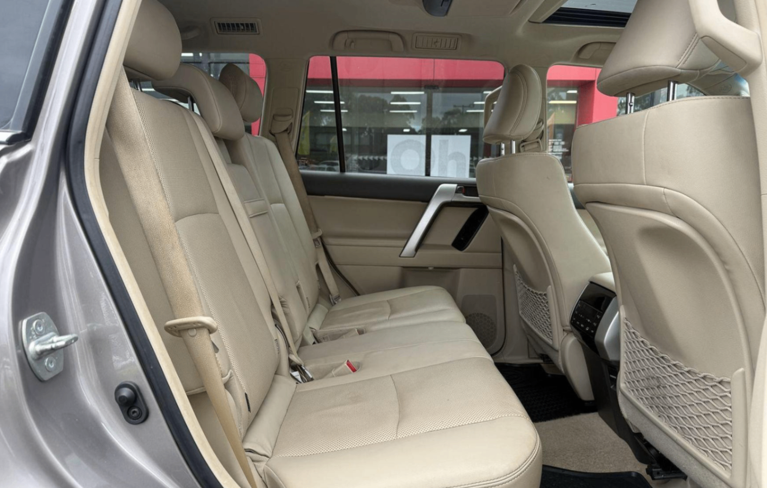 LandCruiser Prado Kakadu 2.8DT 4x4 photo 11 of 29