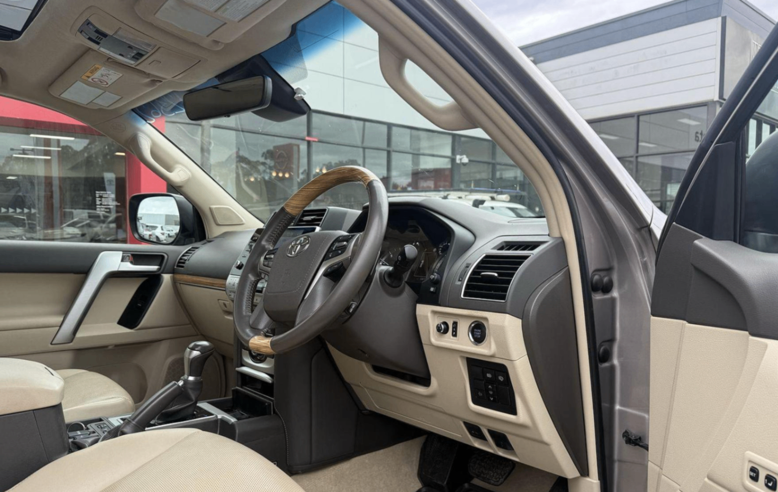 LandCruiser Prado Kakadu 2.8DT 4x4 photo 21 of 29