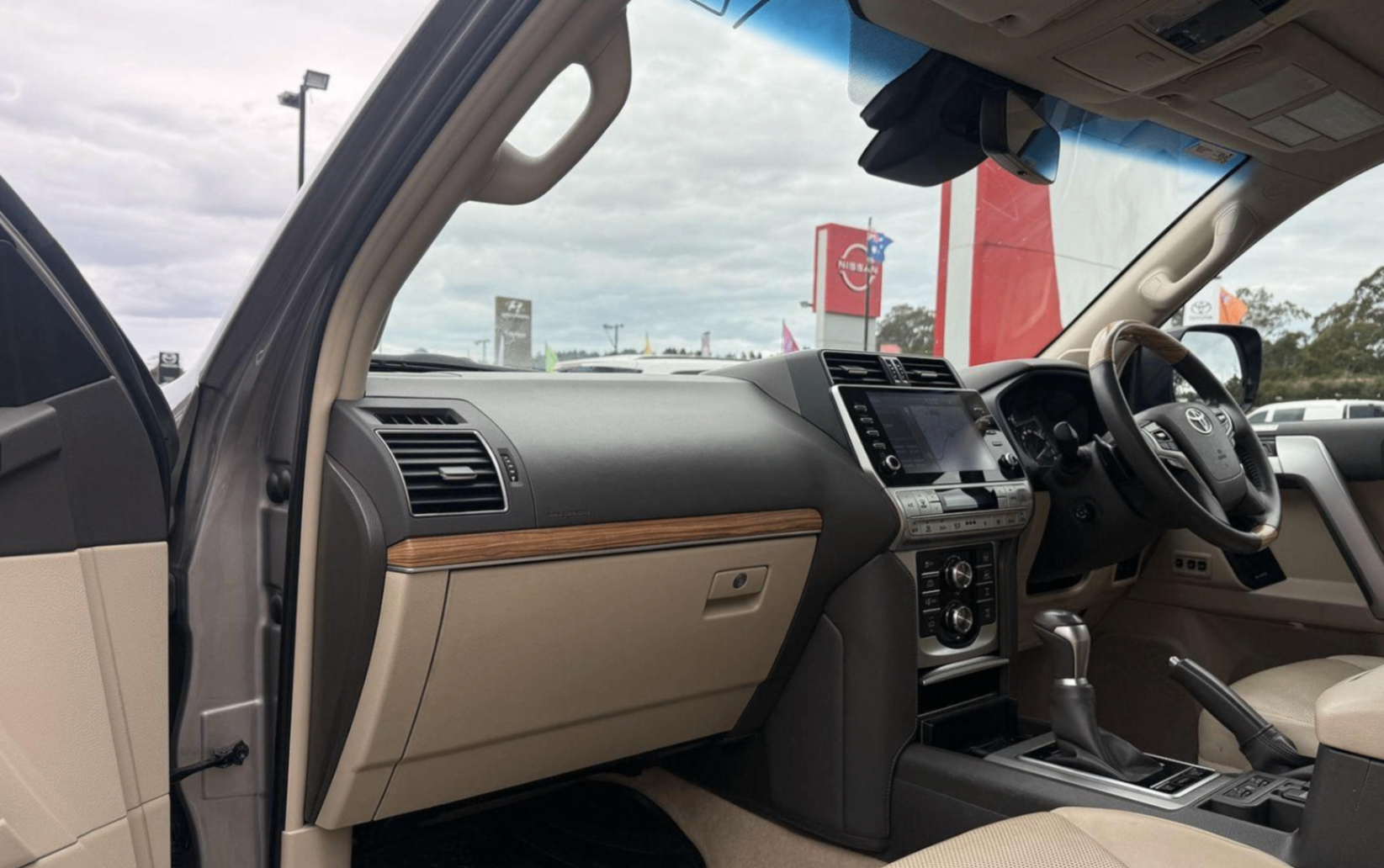 LandCruiser Prado Kakadu 2.8DT 4x4 photo 19 of 29