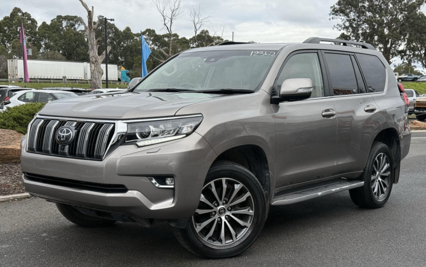 LandCruiser Prado Kakadu 2.8DT 4x4 photo 3 of 29